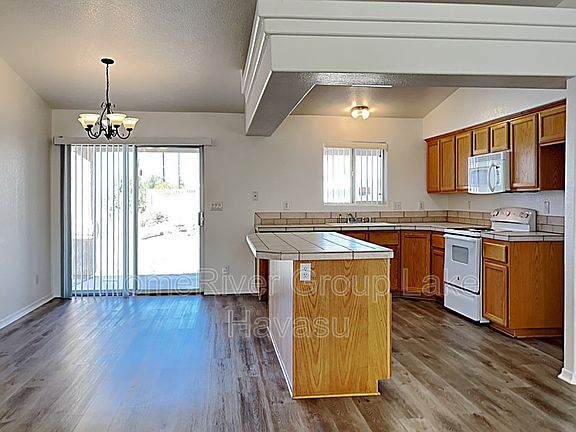5th image of 2545 Palo Verde Blvd N