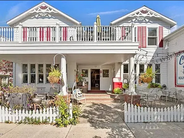 138 Mason St, Saugatuck, MI 49453