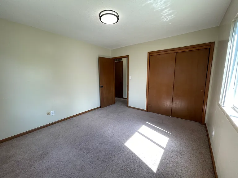 708 E Walnut St #203 — Photo 12