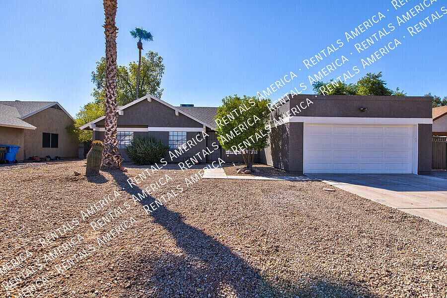 1st image of 819 W Ross Ave