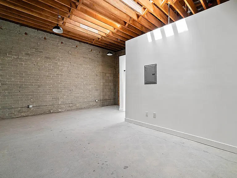 1901 S Pacific Ave — Photo 2