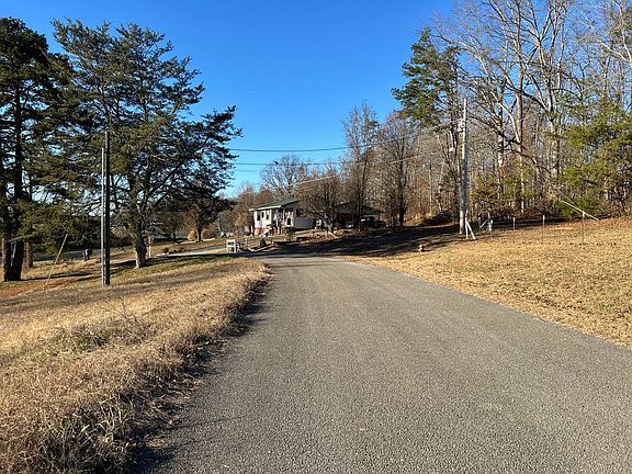 4th image of 210 Lakewood Subdivision Rd