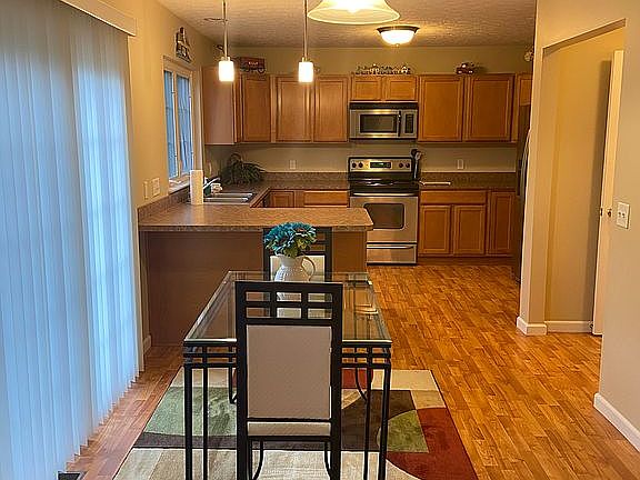 4th image of 33215 Ambleside Dr