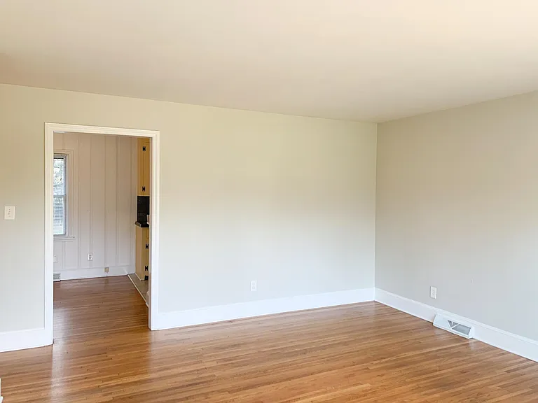 1914 Kilborne Dr — Photo 5