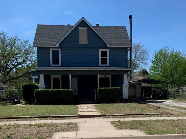 1113 Stewart St, Winfield, KS 67156