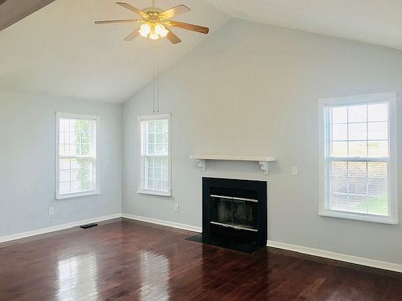 2nd image of 106 Chesterfield Ct Unit 106
