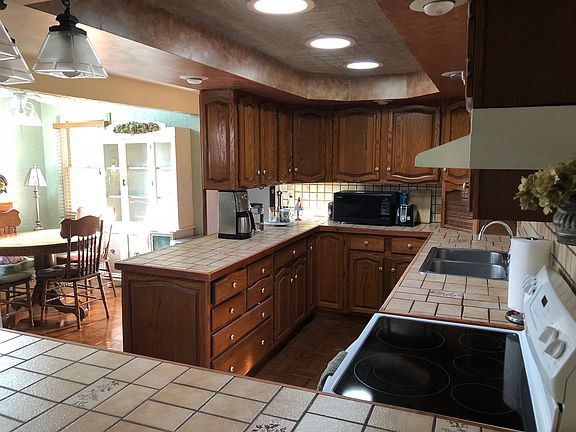 3rd image of 300 Castlewood Dr