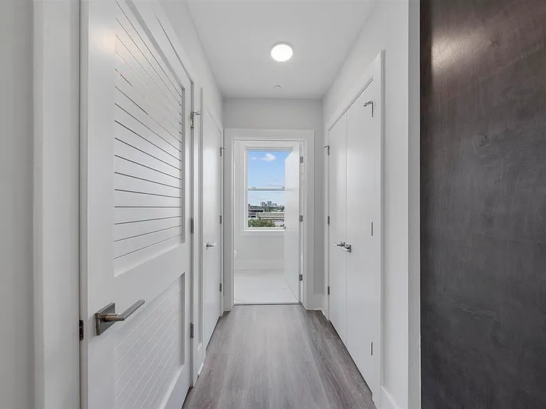 660 Grand St #403 — Photo 6