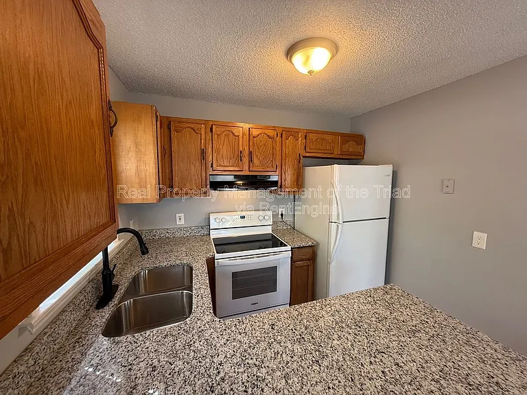 1014 Tuscaloosa St — Photo 6