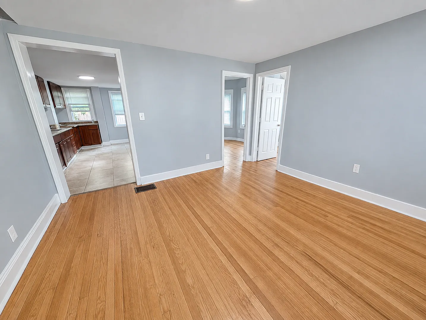 Beautiful 4 Bedroom 1 Bathroom Single Family House for Rent in Asbury Park! — Photo 2