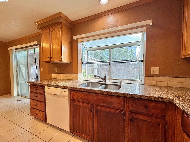 7 Goldmeadow Ct — Photo 6