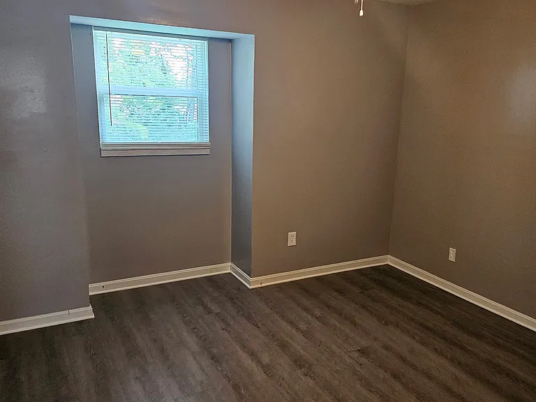 3423 Shanks Ln #5 — Photo 7