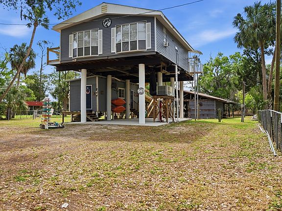 3rd image of 547 SE 205th St
