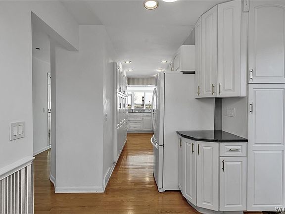 3rd image of 284 Rivermist Dr