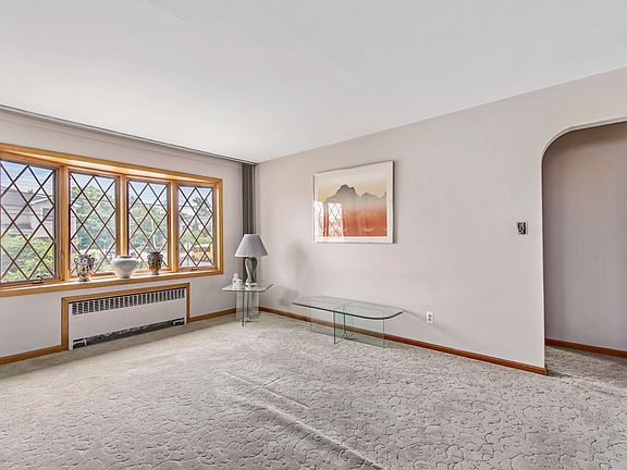 5th image of 542 Woolley Ave