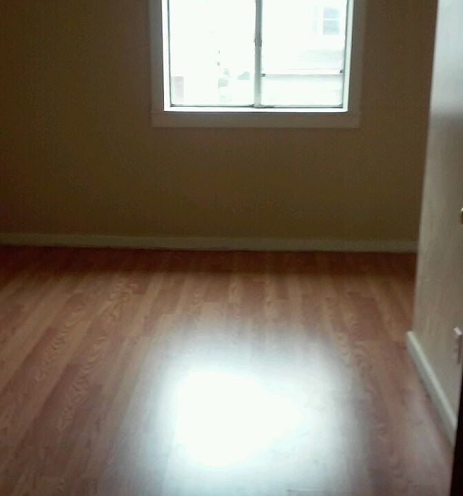2nd image of 432 Longfellow St #Upstairs