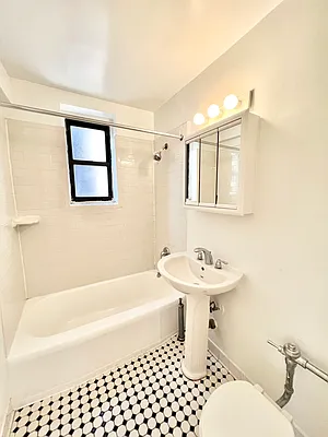 Rented by A&E Real Estate Management | media 17