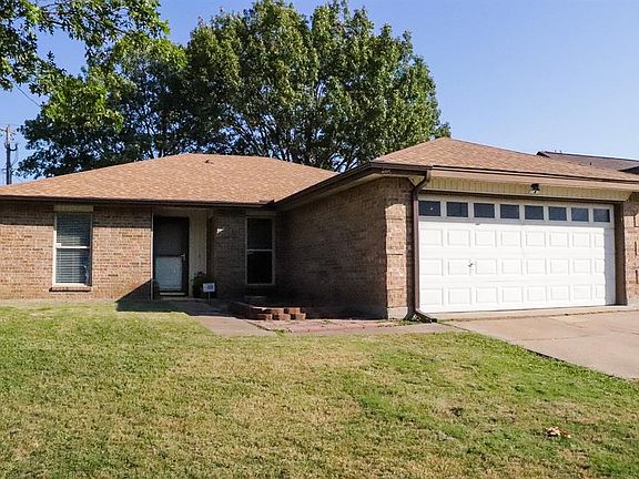 2nd image of 2558 Seven Hills Dr