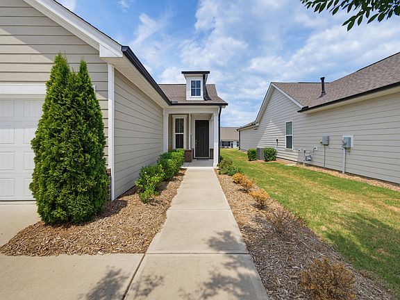 3rd image of 1532 White Admiral St