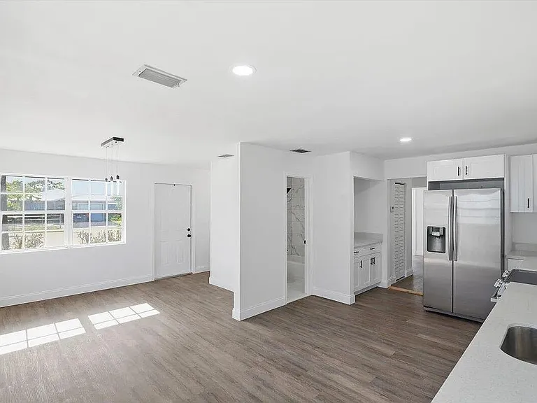 270 SW 10th Ave #A — Photo 7