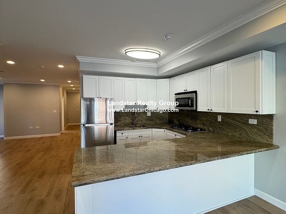 1st image of 3015 W Ainslie St APT 2