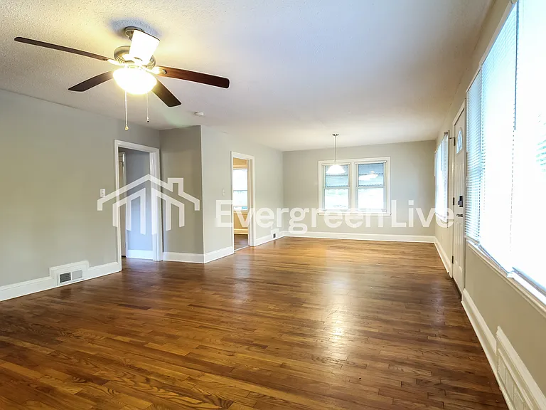 500 Brookdale Dr — Photo 4