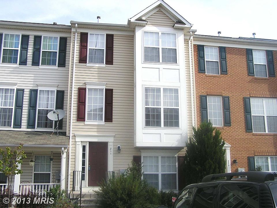 1st image of 211 Hamilton Ct
