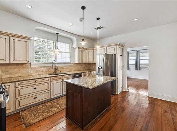 4th image of 7051 Wuerpel St