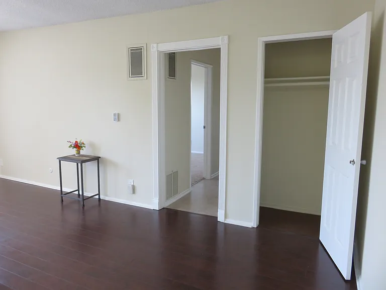 Enterprise Apartments — Photo 10