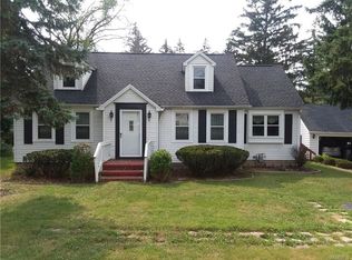 524 Union Rd, West Seneca, NY 14224