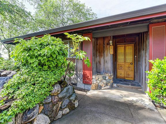 3rd image of 301 E Park Hill Dr