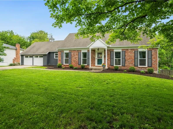 10337 Cherokee Ln, Leawood, KS 66206