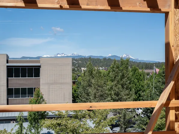 205 SW Log Ct, Bend, OR 97702