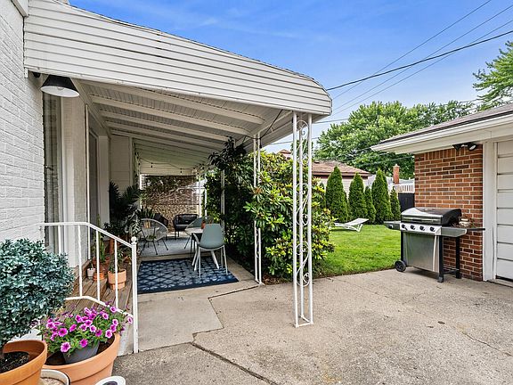 4th image of 29148 Milton Ave