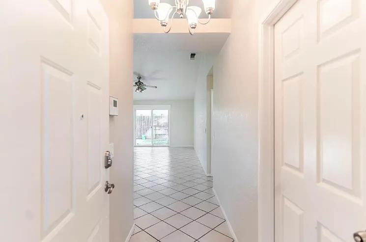 3 bed, 1465 sqft, $2,900 — Photo 2
