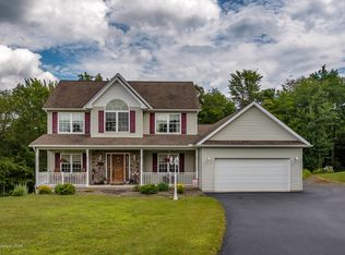 152 Saddle Ridge Dr, Dallas, PA 18612