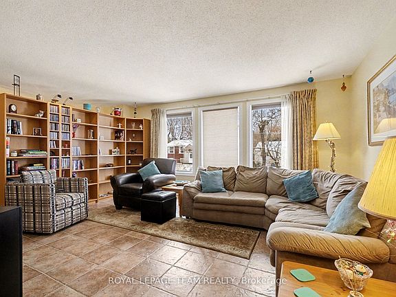 5th image of 30 Juniper Ct