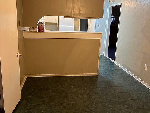 4th image of 519 Marilyn Dr
