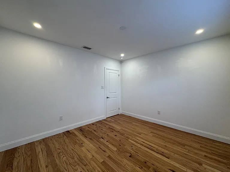 2302 Hyde Park St — Photo 11