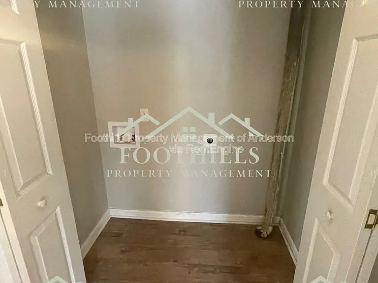 2505 Rolling Green Rd — Photo 10