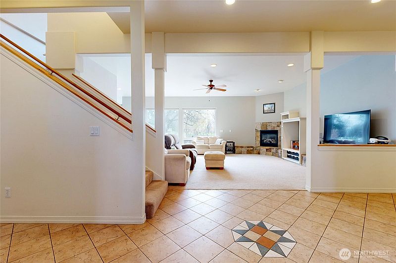 4th image of 48 Parkwood Circle