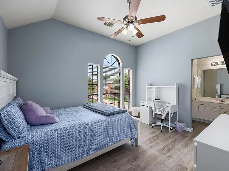 16315 Scotch Hollow Ln — Photo 32