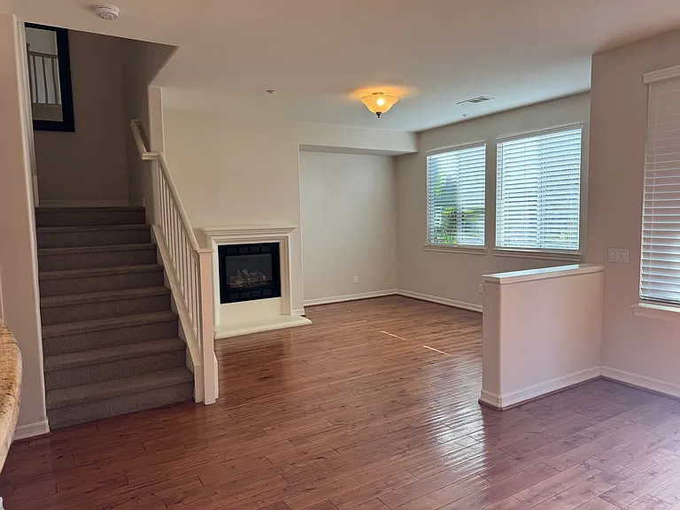 10410 Duxbury Ln #6 — Photo 6