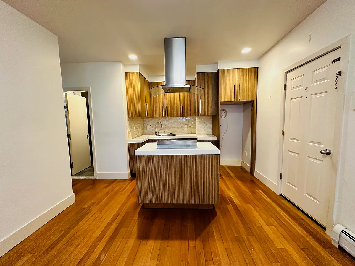 Building Photo - 81 W 27th St #1