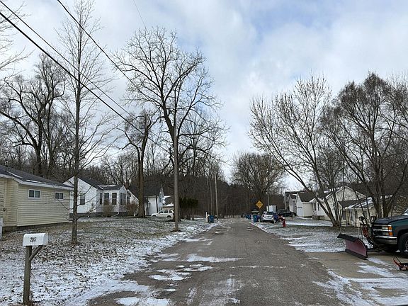 4th image of 209 Locke St