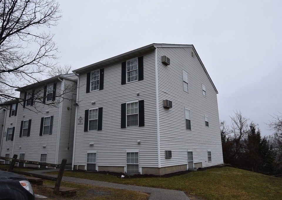 1st image of 13 Lexington Hl Unit 3