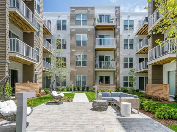 83 Pleasant St #451