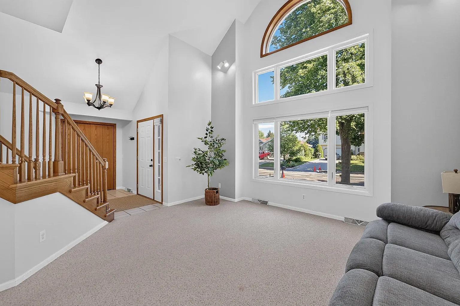 3 bed, 3.5 bath, 2850 sqft, $3,200 — Photo 3