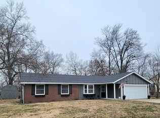 8467 N Empire Dr, Altamont, IL 62411