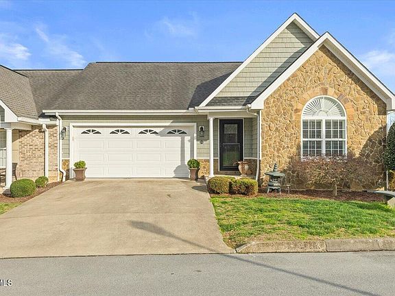 2nd image of 216 Bridgewater Ct
